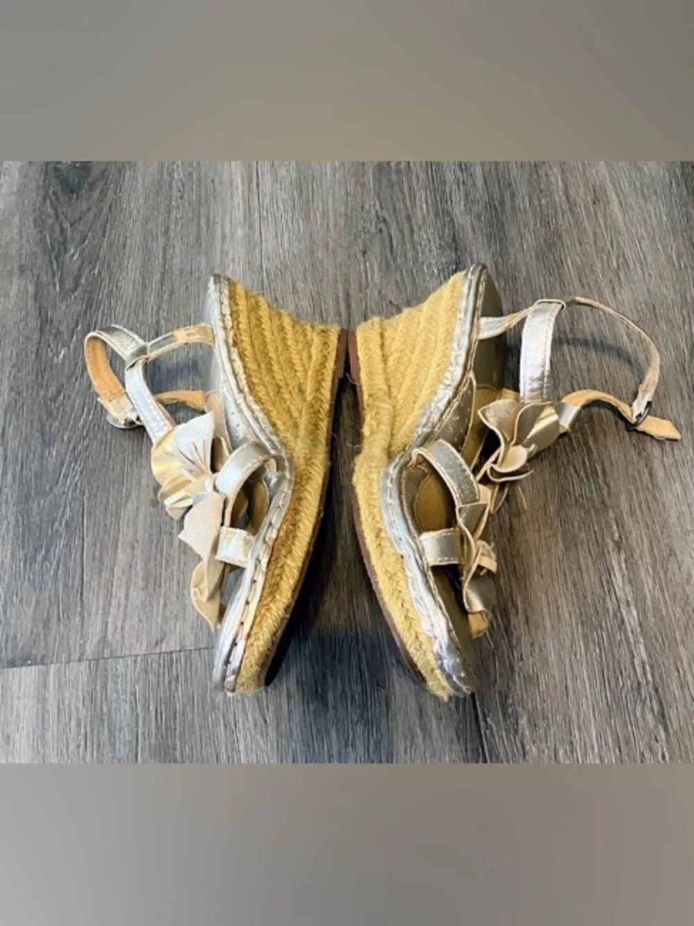 Born Strappy Gold Floral wedge sandals size 8 - Picture 3 of 6